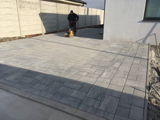 Realizácia plotu a dlažby v Trnave